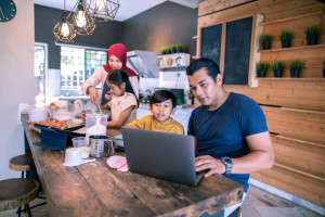 Ingin Anak Mandiri? Yuk Terapkan 3 Pola Asuh Ini