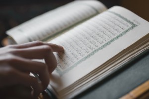 Ilmuwan: Baca Al-Quran dengan Tartil Bisa Lawan Penyakit Berbahaya