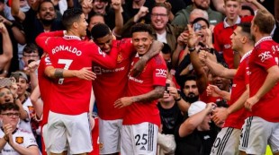 MU Hajar Arsenal 3-1, Debut Manis Antony Santos