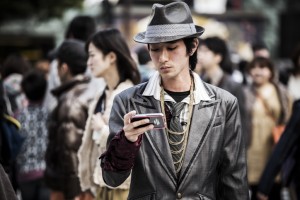 Alasan Laki-laki Dilarang Pakai Kain Sutra dan Emas dalam Islam