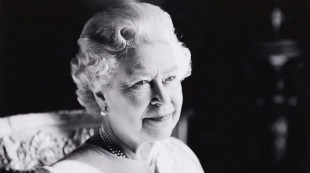 Ratu Elizabeth II Wafat, Klub-klub Inggris Kompak Kenakan Atribut Hitam