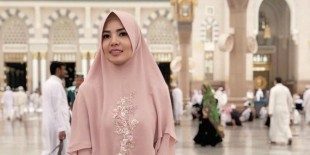 Santun dan Elegan, Ini 5 Penampilan Nindy Ayunda Berbusana Muslim