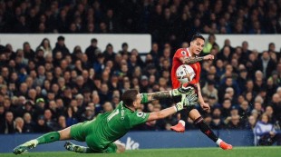 Cetak Gol ke Gawang Everton, Antony Ukir Sejarah Baru di Manchester United