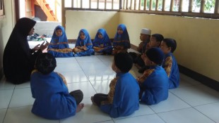 Perbedaan Antara Kuttab, Madrasah, dan Pesantren