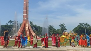Hari Sumpah Pemuda, TMII Gelar Upacara Berpakaian Adat