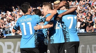 Napoli Gilas Sassuolo 4-0, Juventus Menang Tipis 1-0 atas Lecce