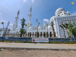 Finishing Masjid Agung Sheikh Zayed, Basuki Minta Kaligrafi Diperbesar