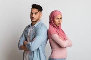 Bercengkerama Bagian dari Ibadah, Jangan Diamkan Pasangan Saat Marah