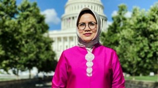 Prof Popy Rufaidah, Orang Indonesia Pertama Peraih America-Eurasia Center