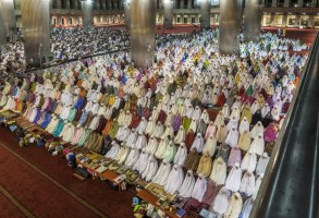 Hikmah Meluruskan Shaf Salat, Menjaga dan Merapatkan Ukhuwah