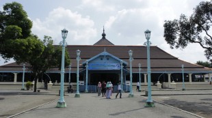 5 Masjid Bersejarah di Kota Solo, Sudah Berdiri hingga Ratusan Tahun