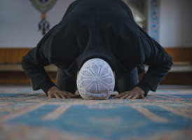 4 Macam Sujud dalam Islam Beserta Penjelasannya