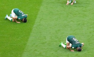 Sujud Syukur: Pengertian, Dalil, Bacaan, Tata Cara dan Hikmahnya