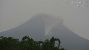 Luncuran Awan Panas Gunung Semeru Capai 13 Kilometer