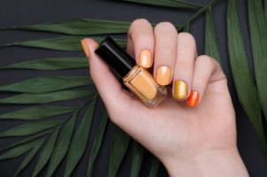 Boleh Dipakai Saat Salat, Begini Cara Kenali Kuteks Halal