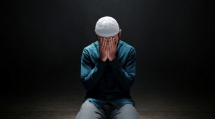 Ustadz Hanan Attaki: Orang Beriman Butuh Bersama Allah SWT saat Suka Maupun Duka