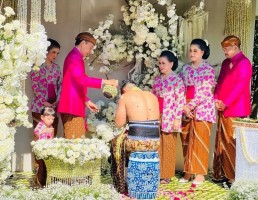 Gelar Prosesi Sungkeman dan Siraman Kaesang, Jokowi: Alhamdulillah Lancar