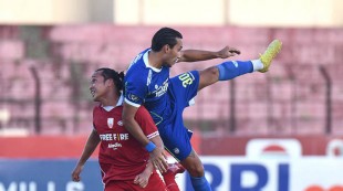 Gol Telat Ezra Walian Bawa Persib Kemenangan atas Persis Solo