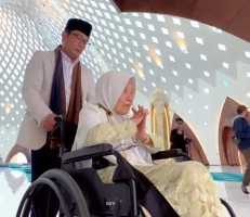 Ridwan Kamil Ungkap Alasan Tangisan Sang Ibu di Masjid Al Jabbar