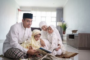 4 Cara Menyenangkan Dekatkan Anak dengan Al-Qur’an Sejak Dini