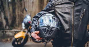 Tips Simpan Sepeda Motor di Musim Hujan, Pastikan Mesin Prima