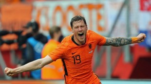 Manchester United Boyong Wout Weghorst, Van Basten Sentil Erik Ten Hag