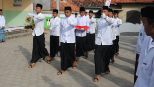 Kopiah, Sarung, dan Bakiak Dirancang Ulama Punya Filosofi Mendalam