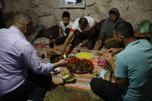 TikToker Palestina Berbagi Video Kehidupan Gua di Bawah Ancaman Israel