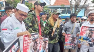 Umat Islam Solo Gelar Unjuk Rasa Terkait Pembakaran Al-Quran oleh Rasmus Paludan