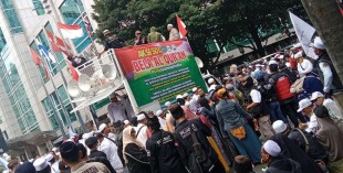 Belum Pernah Sekalipun Umat Islam Bakar Kitab Suci Agama Lain