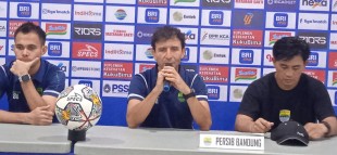 Persib Pimpin Klasemen Usai Permak PSIS 3-1, Luis Milla Bicara Persaingan Juara