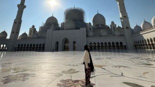 Momen Jennie Blackpink Kunjungi Masjid Sheikh Zayed Abu Dhabi Disorot Netizen