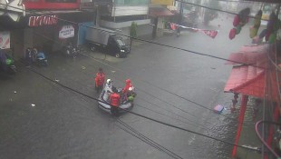 Banjir Rendam Seluruh Kota Makassar, Anak Sekolah Dirumahkan