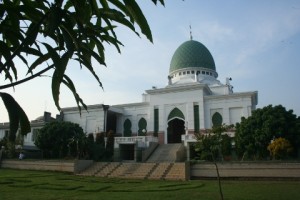 Selamatkan Lingkungan, Pesantren Mahasiswa Al-Hikam Olah Sampah Jadi Bernilai