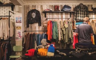 Pro-Kontra Penjualan Pakaian Bekas Impor, Bisnis Thrifting Terancam?