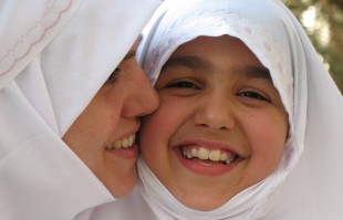 Orang Tua Wajib Didik Anak Sesuai Fitrah Islam