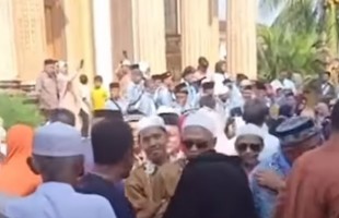 Viral Sultan Bojong Berangkatkan Umrah Warga 2 RT, Netizen: Masya Allah, Berkah