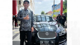 UAS Diberi Jaguar, Dilelang dan Hasilnya untuk Pesantren