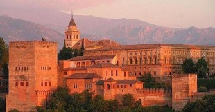 Tiap Pekan Masjid Agung Granada Bimbing Muallaf Bersyahadat
