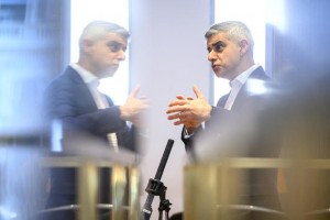 Berlatar Belakang Muslim, Wali Kota London Dapat Serangan Rasis