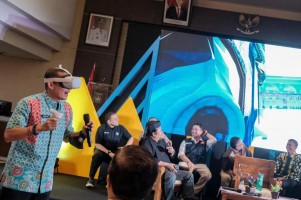 Mencoba Tawaf Virtual dengan Realitas Maya, Sandiaga: Serasa di Masjidil Haram