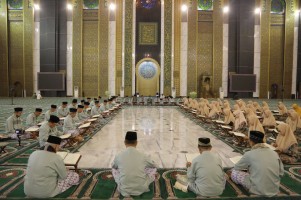 Mengintip Jamaah Tartil Pensiunan di Masjid Al Akbar Surabaya