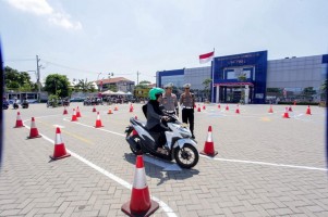 Tekan Angka Kecelakaan Lalu Lintas, Jasa Marga Gelar Safety Riding untuk Anak Muda