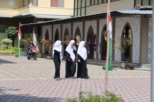 Apakah Boleh Sering-Sering Jenguk Anak di Pondok Pesantren?