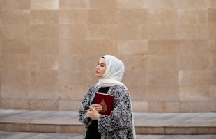 Bukan Lenggak-Lenggok Seksi, Ini Miss Universe Sejati dalam Islam