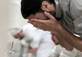 Bolehkah Wudhu di Dalam Toilet?