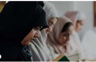 Meski Dilarang, 300 Siswi Muslim Prancis Tetap Pakai Abaya ke Sekolah