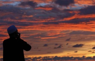 Apakah Boleh Muadzin Sekaligus Jadi Imam Shalat?