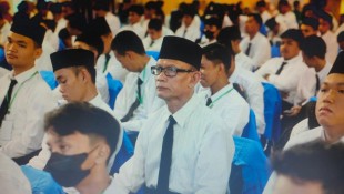 Bukti Semangat Tak Pudar, Kakek Ini Jadi Maba Tertua di Unismuh
