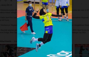 7 Gaya Lapangan Megawati, Atlet Voli Berhijab Pertama di Liga Korea